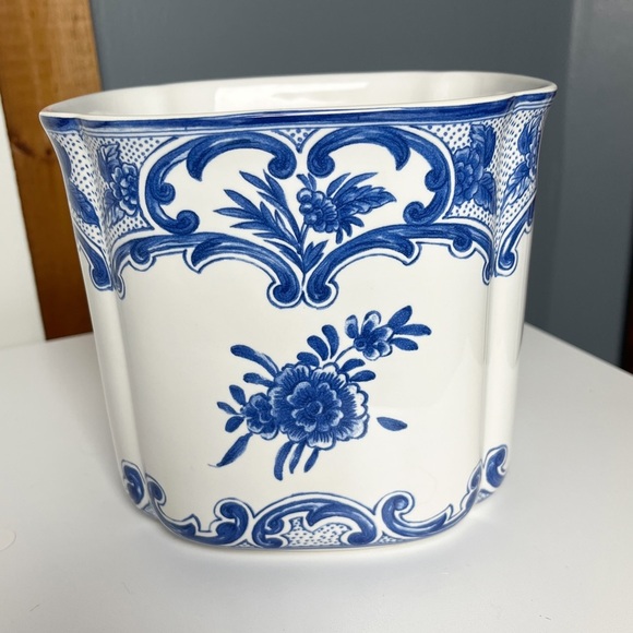 Vintage Tiffany & Co Blue and White Delft Floral Vase Planter - Picture 14 of 15